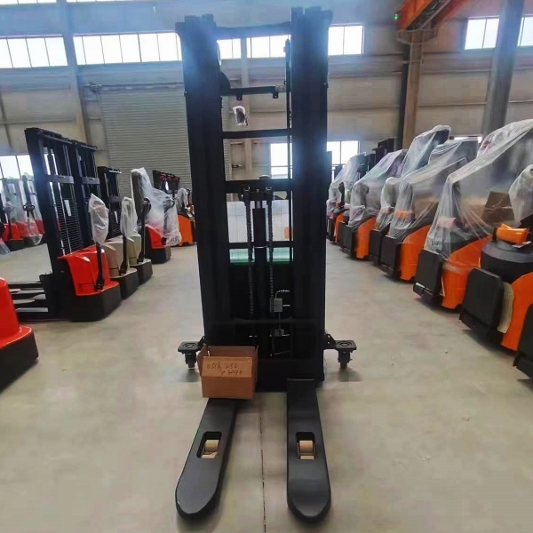 Innovation of Stacker Electric Forklift