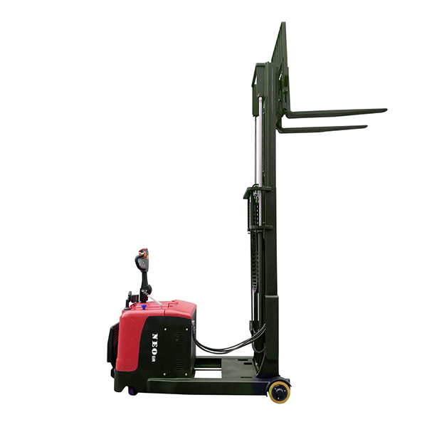 Safety precautions When Working With a Pallet Reach Truck