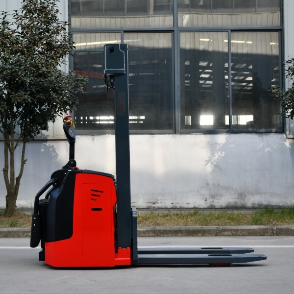 Innovation in Small Electric Forklifts: