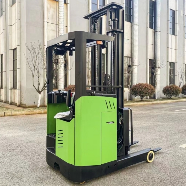 Security precautions and Use of Reach Trucks