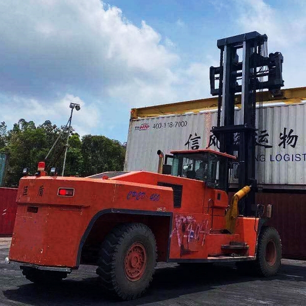 Utilizing a 40 Ton Forklift