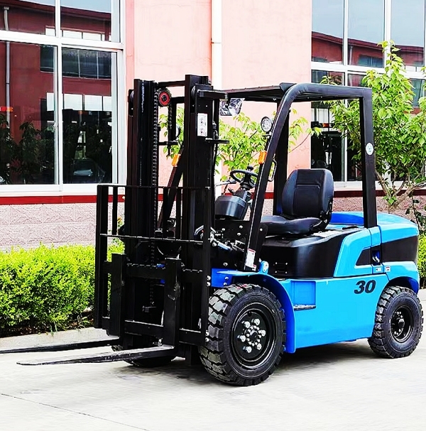 Safety top features of the 8k Forklift: