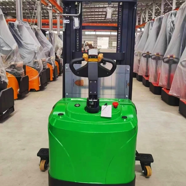Usage and Applications of Electric Pallet Forklifts
